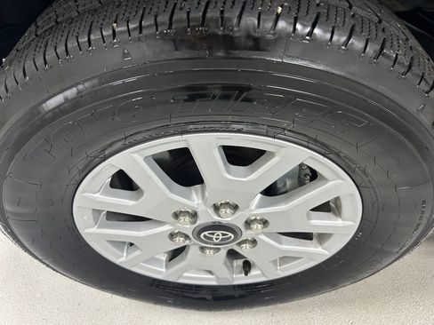 Used 2024 Toyota Tacoma SR5 AWD/4WD image 9