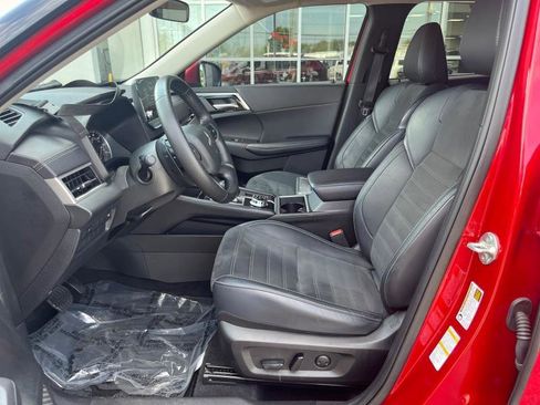 Used 2024 Mitsubishi Outlander SE image 8