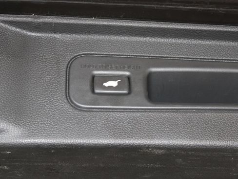 Used 2023 Honda Pilot Touring image 11