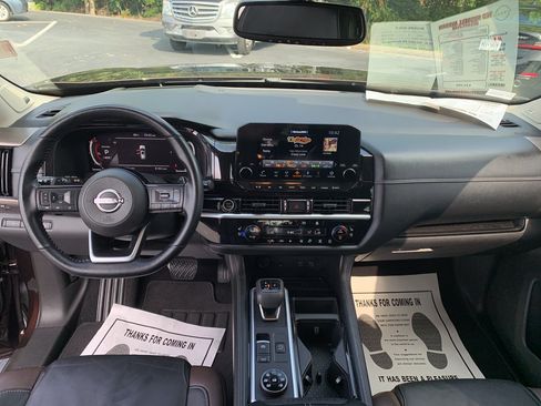 Used 2022 Nissan Pathfinder Platinum w/ Lighting Package (N92) AWD/4WD image 12