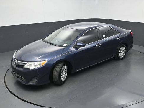 Used 2014 Toyota Camry LE FWD image 27