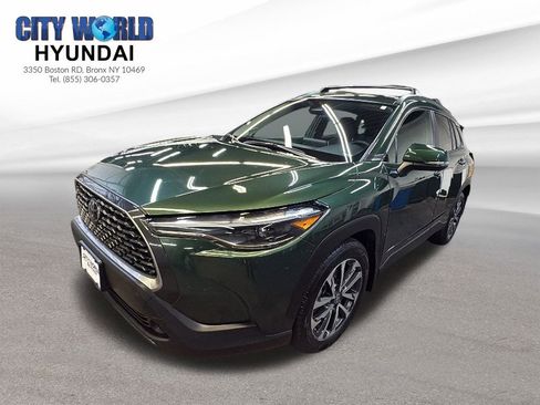 Used 2024 Toyota Corolla Cross XLE w/ Convenience Package image 1