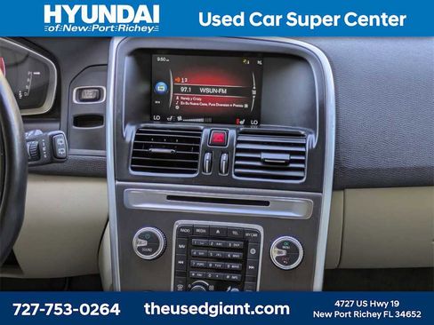 Used 2015 Volvo XC60 T6 Platinum image 21