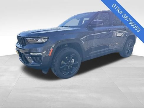 New 2025 Jeep Grand Cherokee Limited w/ Black Appearance Package image 3