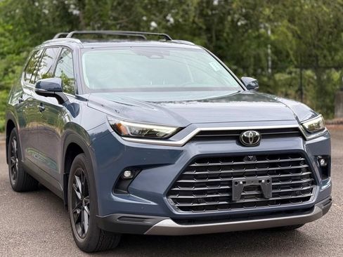 Certified 2025 Toyota Grand Highlander AWD image 7