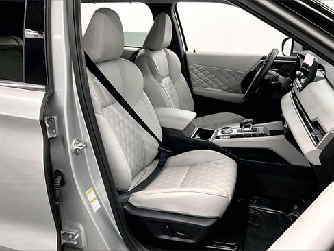 Used 2024 Mitsubishi Outlander SEL image 7