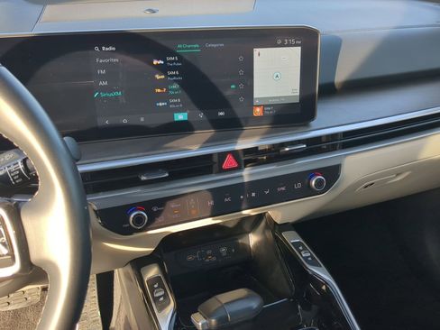 Certified 2025 Kia Sorento SX image 20