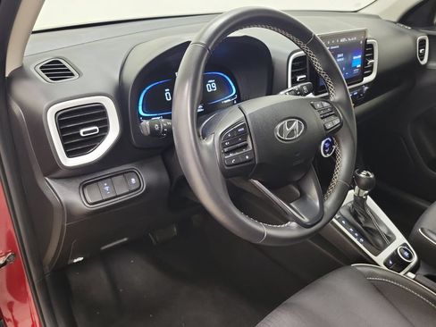 Used 2025 Hyundai Venue Limited FWD image 18