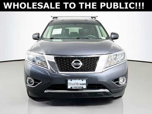 Used 2013 Nissan Pathfinder SV image 2