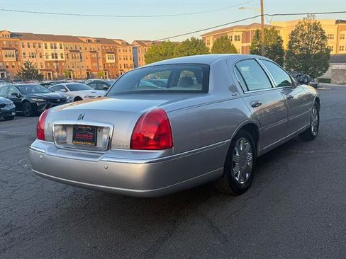 Used 2004 Lincoln Town Car Ultimate image 14