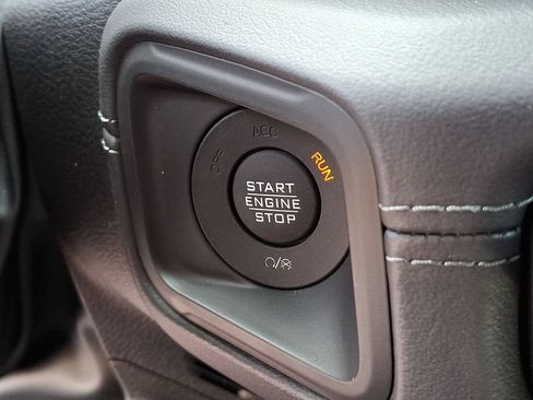 Used 2025 Jeep Gladiator Sport AWD/4WD image 23