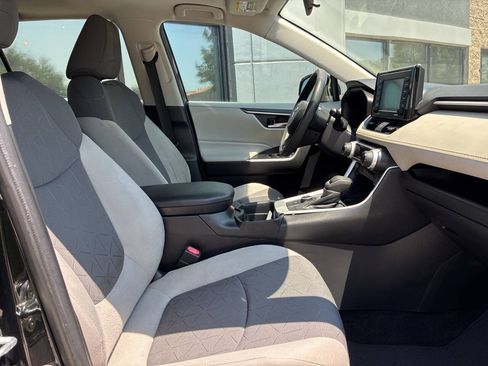 Used 2021 Toyota RAV4 XLE w/ Convenience Package AWD/4WD image 13