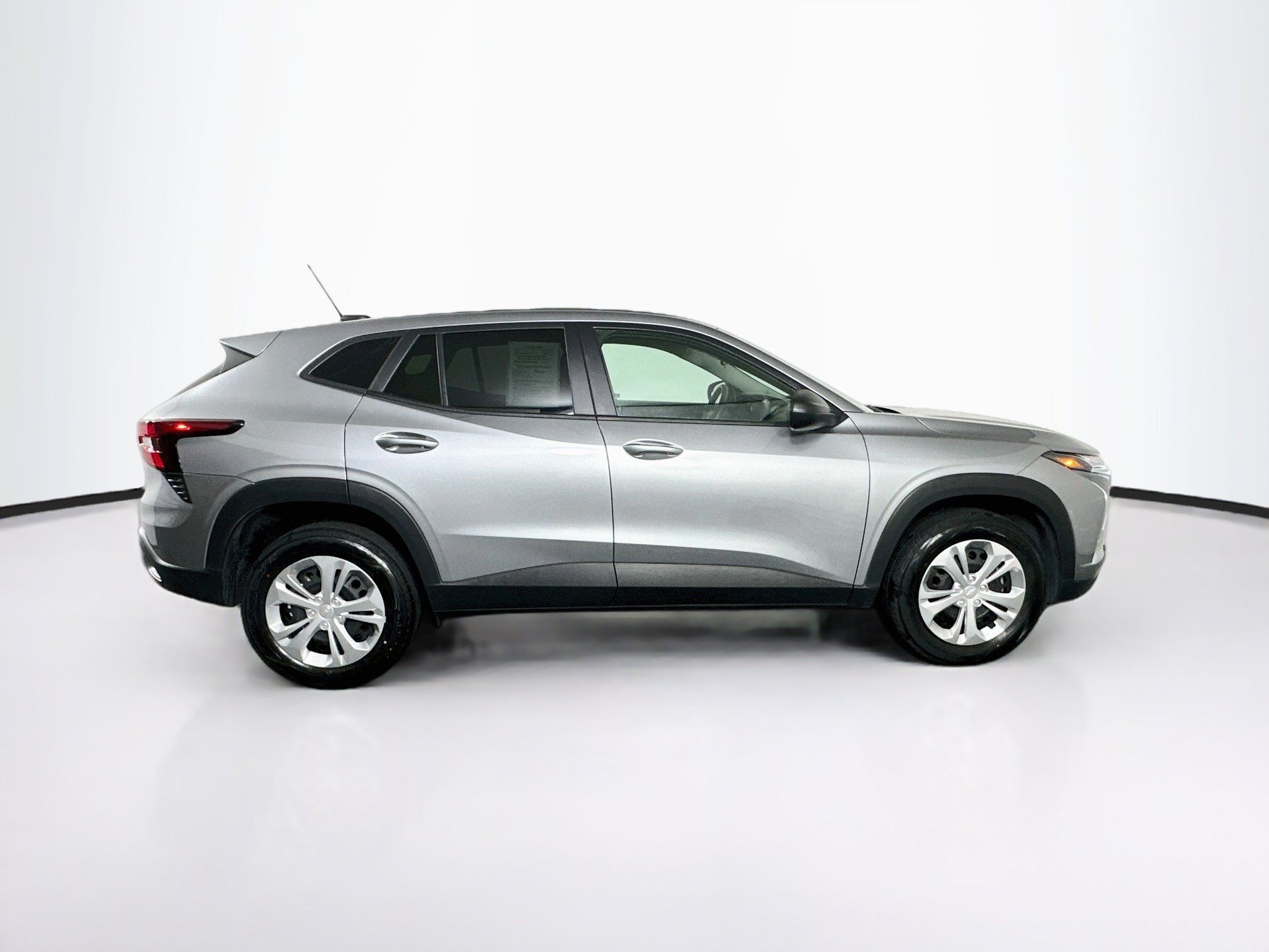 Used 2025 Chevrolet Trax LS FWD image 10