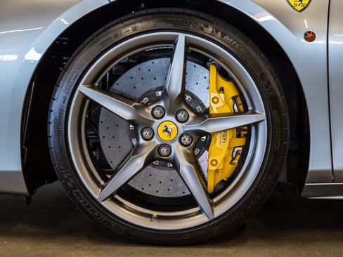 Used 2018 Ferrari 488 Spider RWD image 22