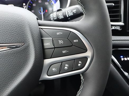 New 2026 Chrysler Pacifica Select image 31