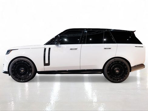 Used 2025 Land Rover Range Rover SE AWD/4WD image 3