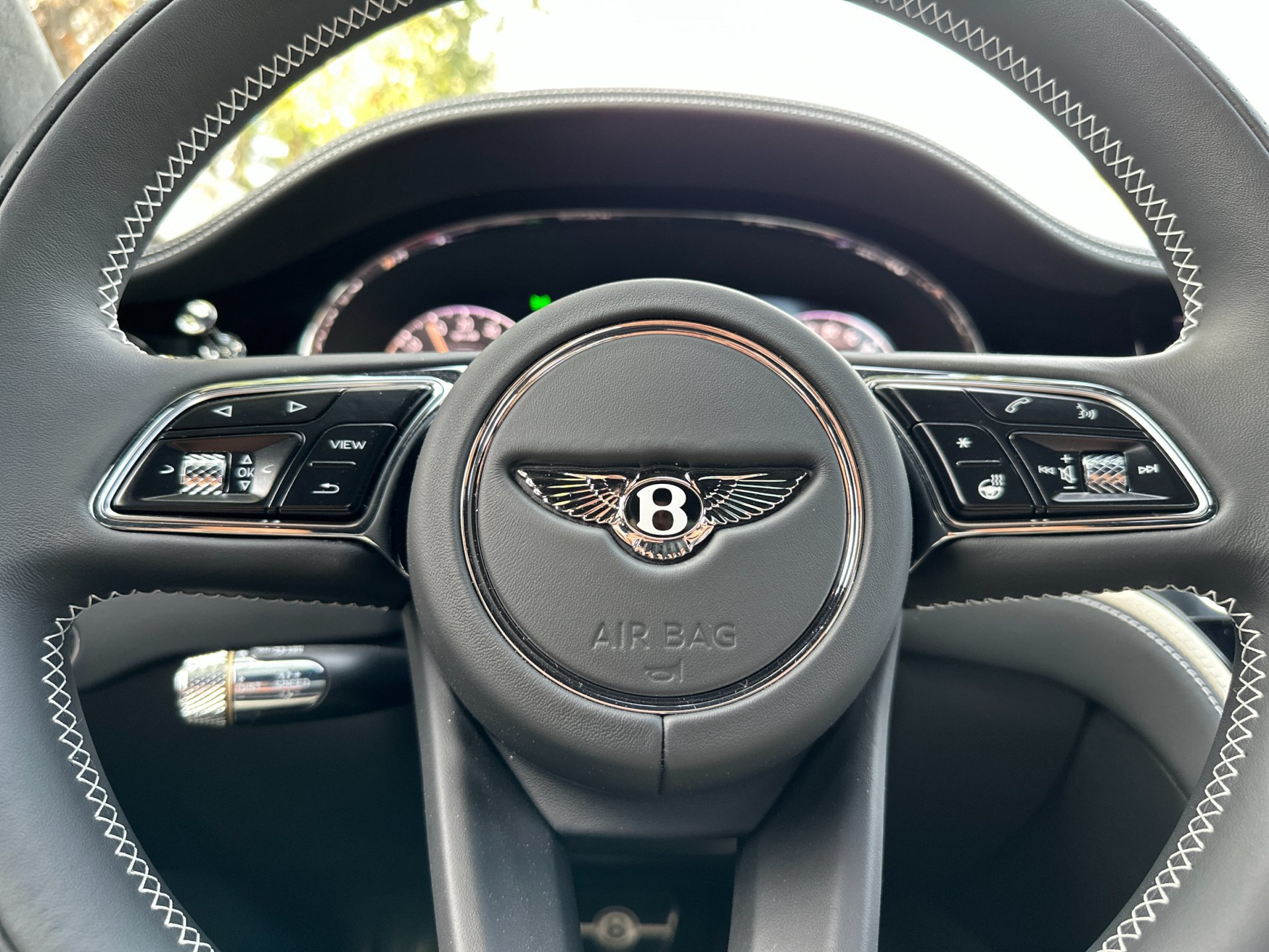 Used 2025 Bentley Flying Spur Plug-In Hybrid AWD/4WD image 26