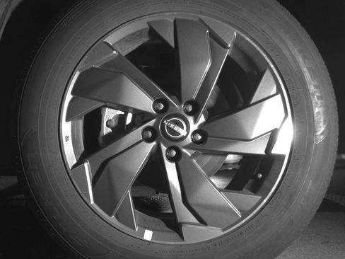 Used 2025 Nissan Rogue SV image 12