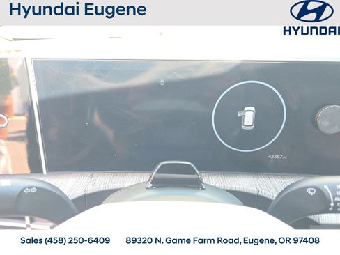 Used 2024 Hyundai Santa Fe Calligraphy AWD/4WD image 2