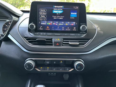 Used 2022 Nissan Altima 2.5 SV FWD image 17