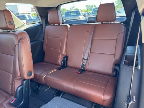 Used 2018 Chevrolet Traverse High Country AWD/4WD image 17