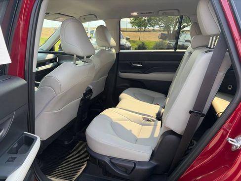 Used 2025 Toyota Grand Highlander AWD Hybrid image 23