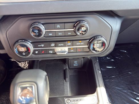 New 2025 Ford Bronco Outer Banks w/ Black Appearance Package AWD/4WD image 29