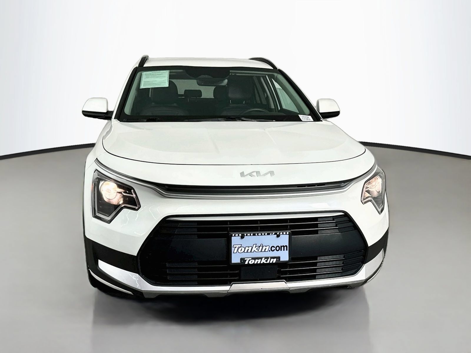 Used 2025 Kia Niro EX w/ EX Cold Weather Package FWD image 2