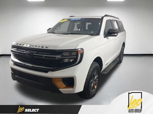 Used 2025 Ford Expedition Tremor AWD/4WD image 1