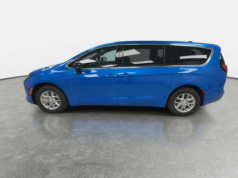 New 2027 Chrysler Pacifica Select FWD image 5