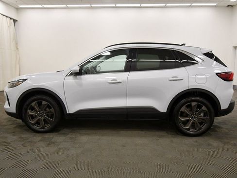 Used 2025 Ford Escape Platinum image 4