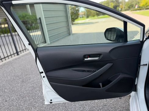 Used 2020 Toyota Corolla LE FWD image 18