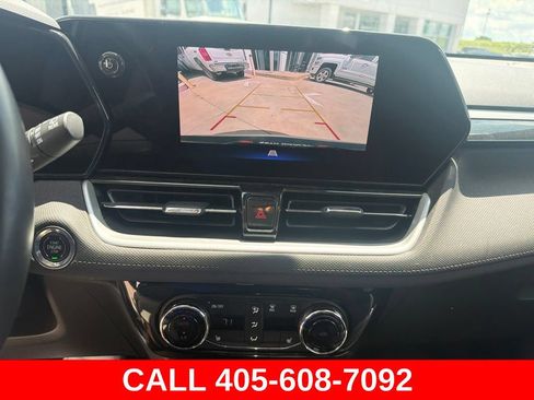 Used 2024 Chevrolet TrailBlazer LT w/ Convenience Package FWD image 12