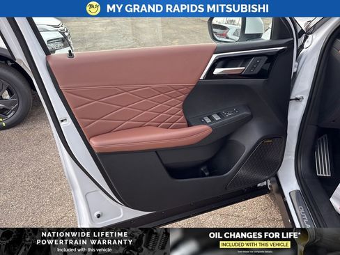 New 2026 Mitsubishi Outlander SEL AWD/4WD image 8
