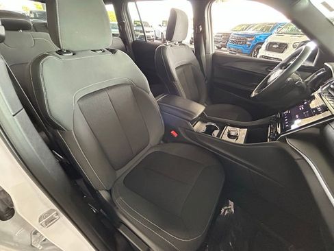 Used 2025 Jeep Grand Cherokee L Laredo image 37