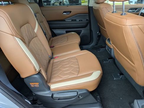 New 2026 Nissan Pathfinder Platinum image 33