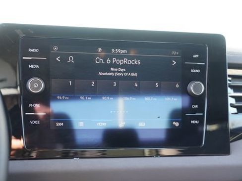 Used 2025 Volkswagen Jetta SE FWD image 21