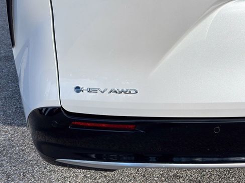 Used 2025 Toyota Sienna Limited image 13