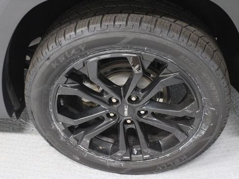 Used 2020 GMC Terrain SLE w/ Elevation Edition FWD image 19