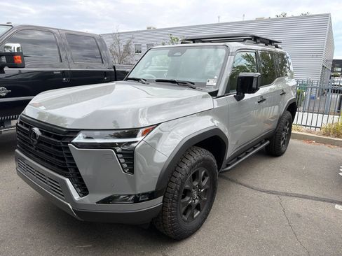 Used 2024 Lexus GX 550 AWD/4WD image 2