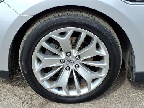 Used 2017 Ford Taurus Limited FWD image 9