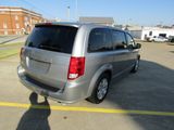Used 2018 Dodge Grand Caravan SE image 3