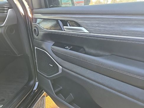 Used 2024 Jeep Wagoneer Series II AWD/4WD image 76