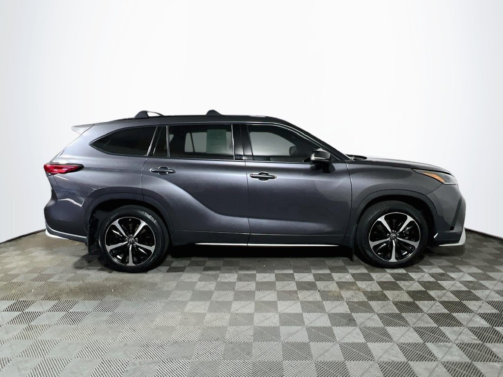 Used 2021 Toyota Highlander XSE AWD/4WD image 8