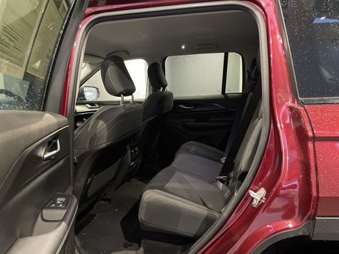 Used 2023 Jeep Grand Cherokee Laredo w/ Luxury Tech Group I RWD image 33