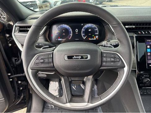 Used 2024 Jeep Grand Cherokee Altitude AWD/4WD image 21