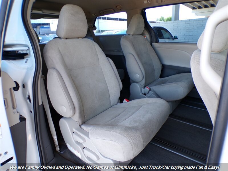 Used 2017 Toyota Sienna L FWD image 22