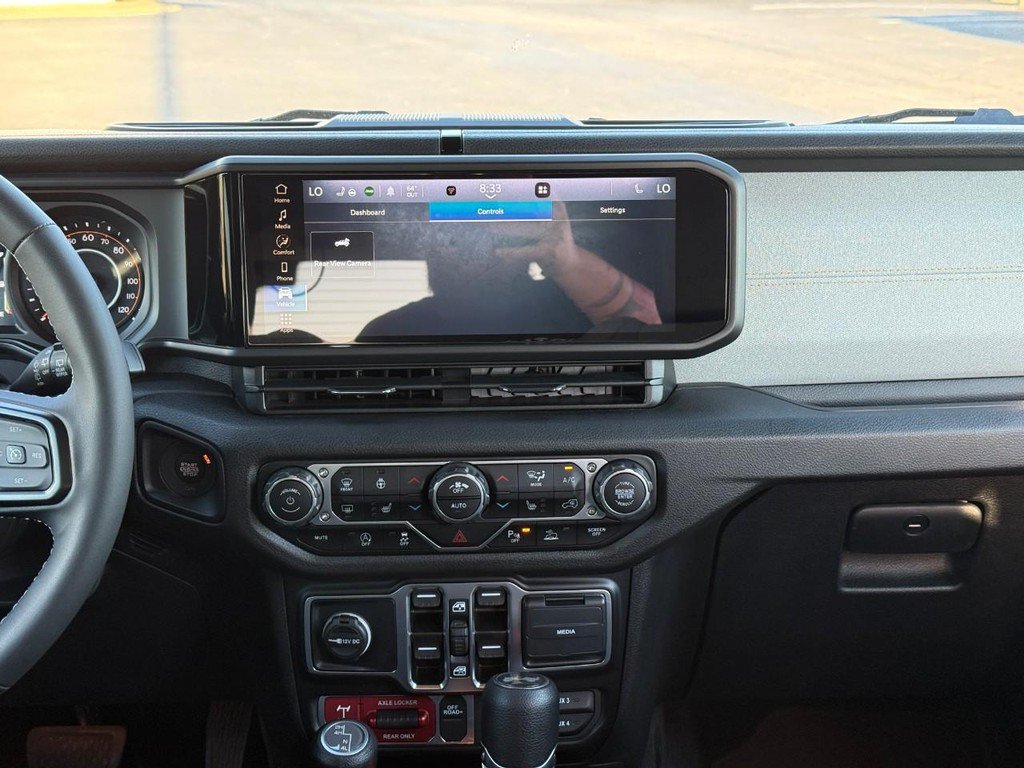 Used 2025 Jeep Wrangler Unlimited Sport AWD/4WD image 15