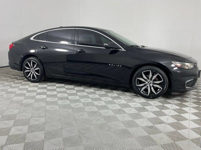 Used 2017 Chevrolet Malibu LT w/ Leather Package FWD image 11