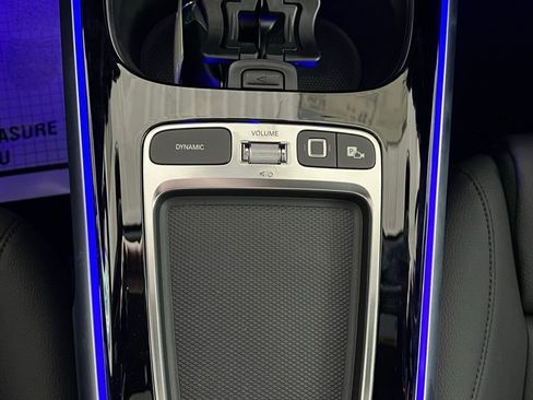 Used 2025 Mercedes-Benz GLB 250 4MATIC image 19